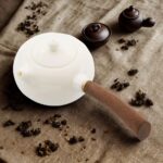 Portselanist teekann “Yangzhi” – puidust külgsangaga