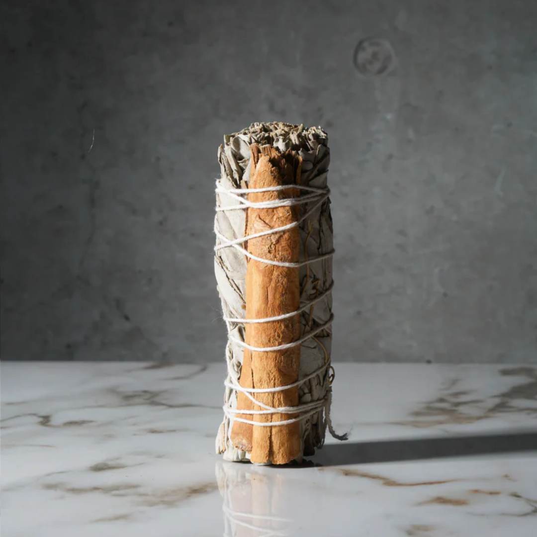 63 Valge salvei, seedri ja kaneeli tõrvik (10 cm) - Image 1